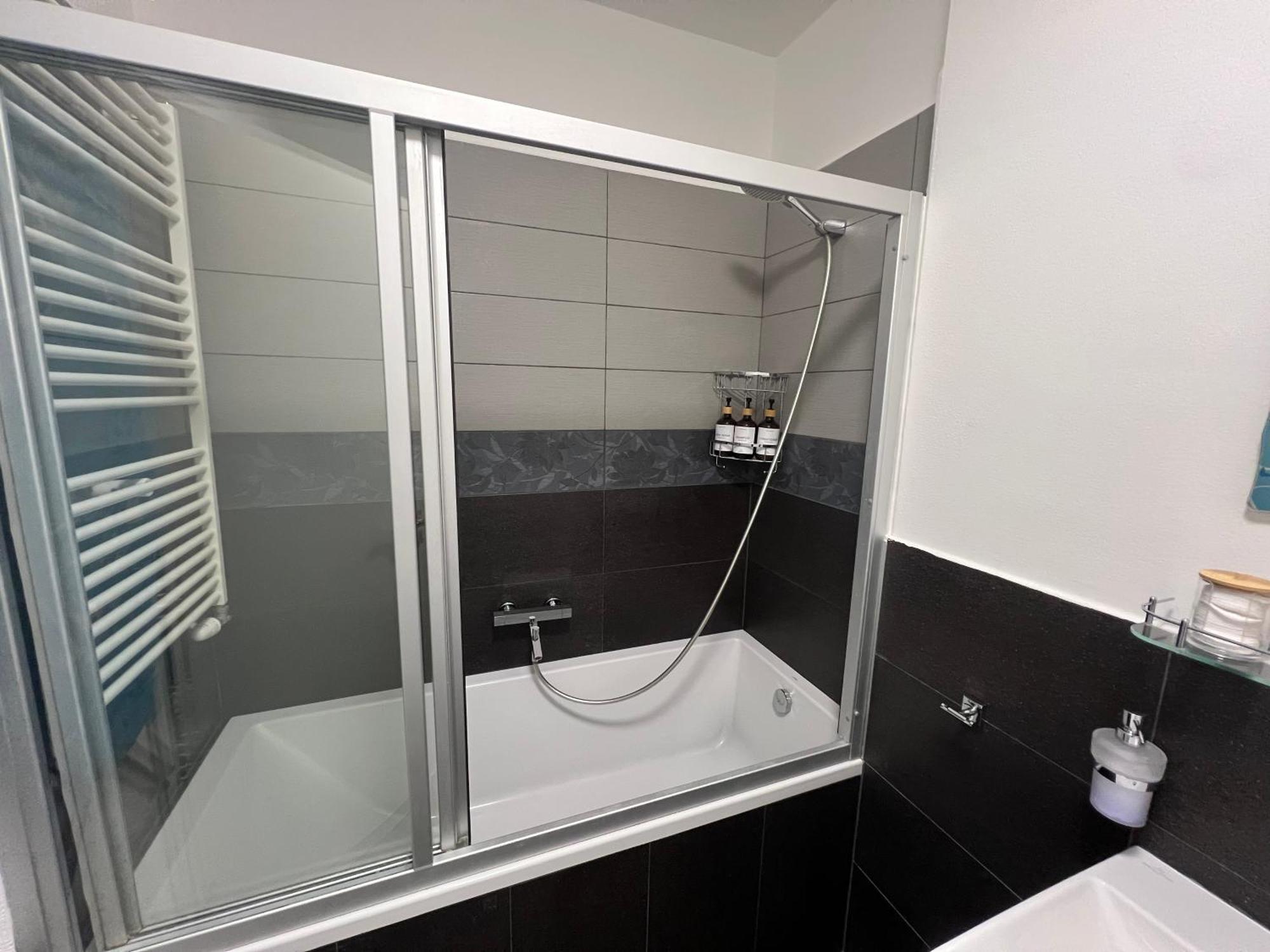 Forest Park Garden Apartment Братислава Екстер'єр фото